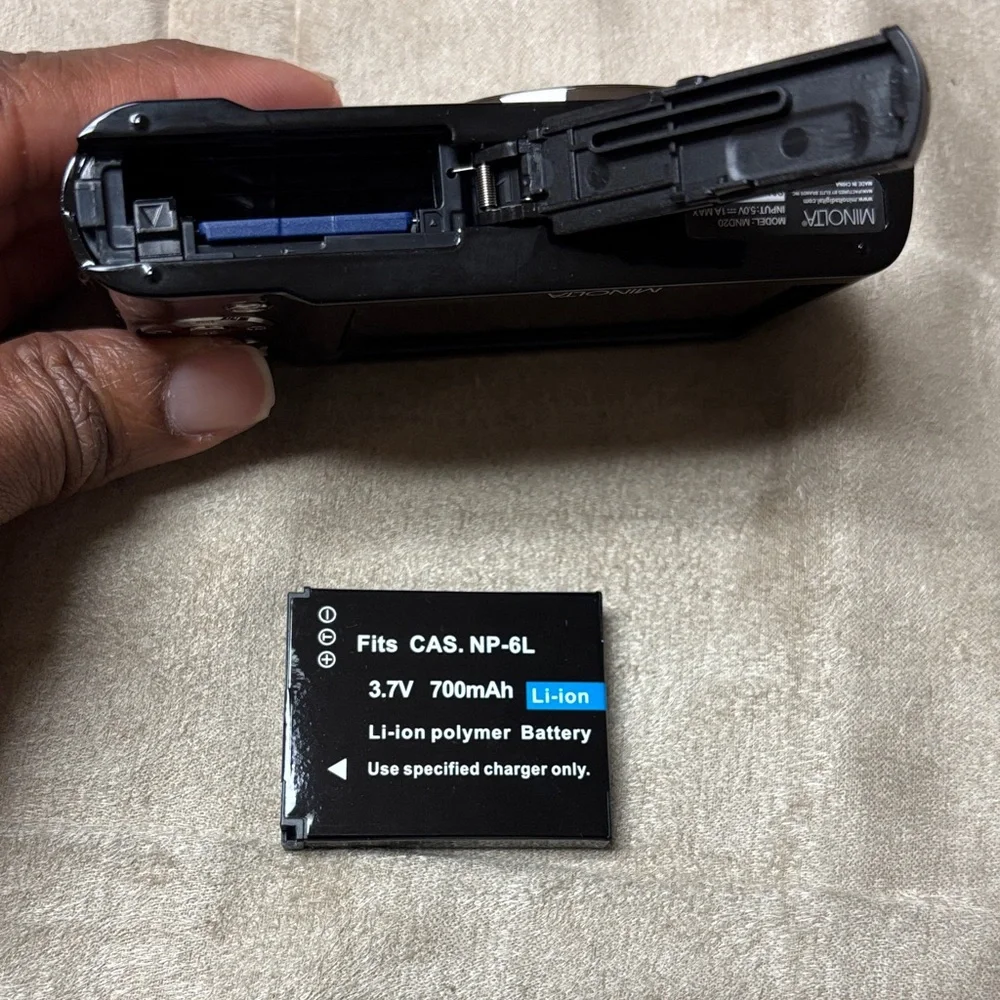 Minolta MND20 Black Digital Camera